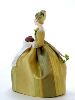 Кукла фарфоровая грелка на чайник Купчиха с хлебом-солью