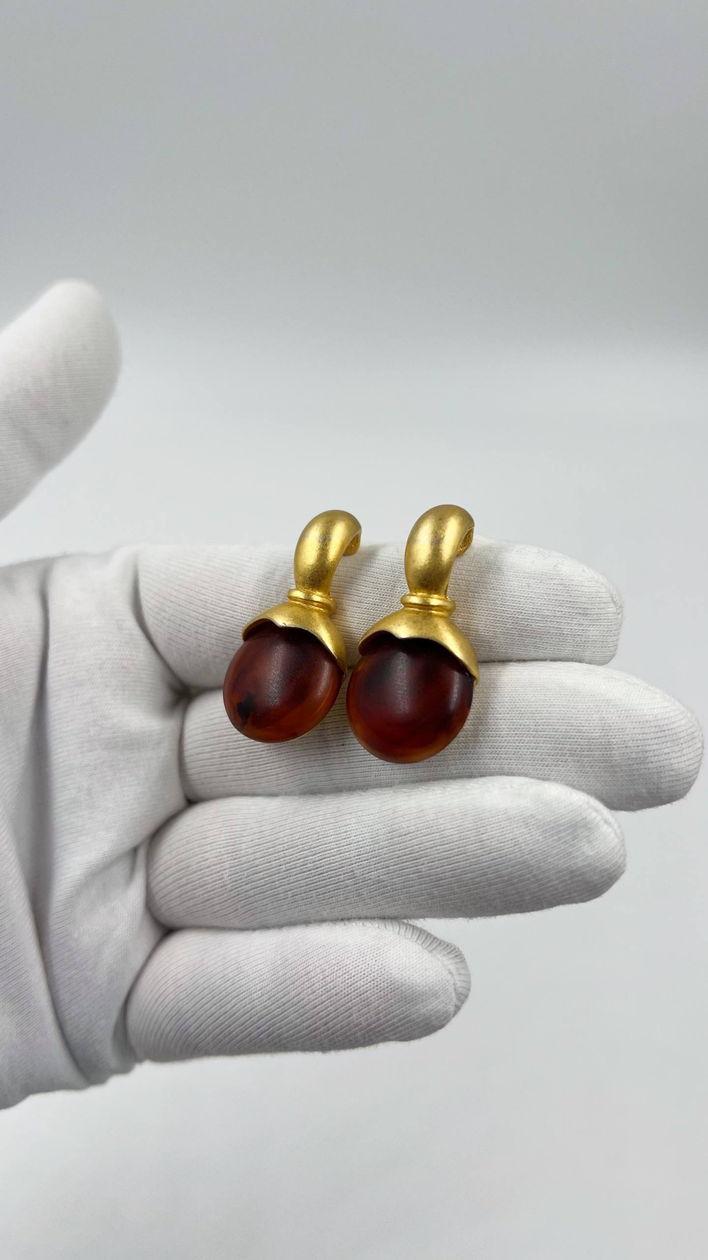 Серьги с коричневыми вставками