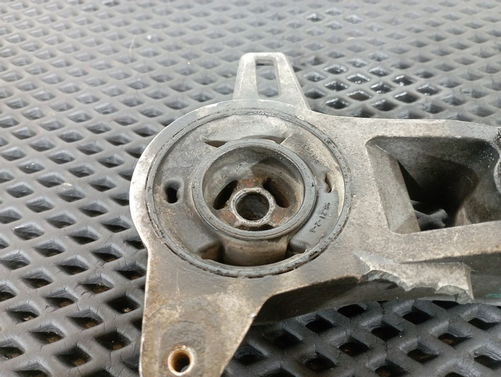 Кронштейн интеркулера левый 2020 г.