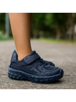 Кроссовки для школы легкие.