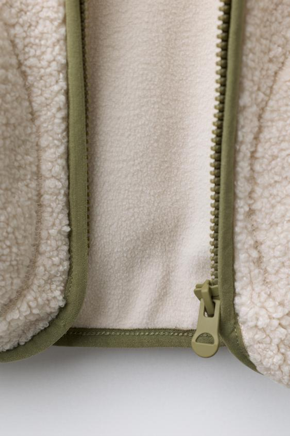 ZARA КУРТКА ИЗ ИСКУССТВЕННОЙ ОВЧИНЫ С ФЛИСОМ, ЭКРЮ