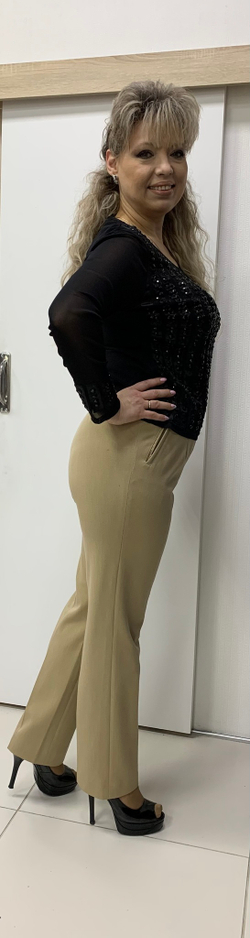 Классические бежевые стрейчевые брюки