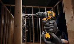 Дрель-шуруповерт Dewalt 12 В XR с набором из 4-х насадок DCD703NT