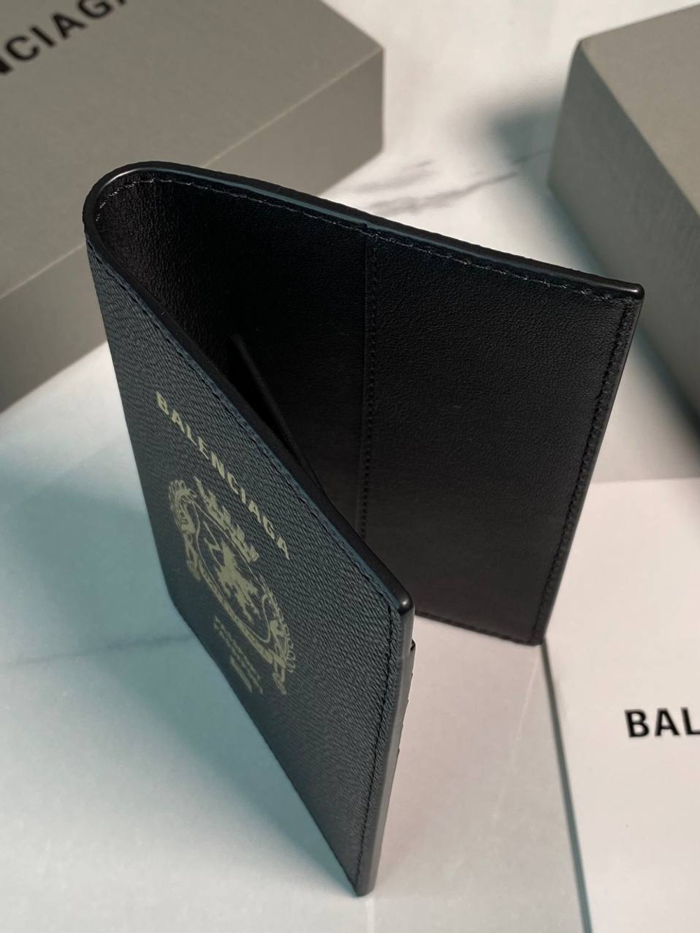 Обложка на паспорт Balenciaga