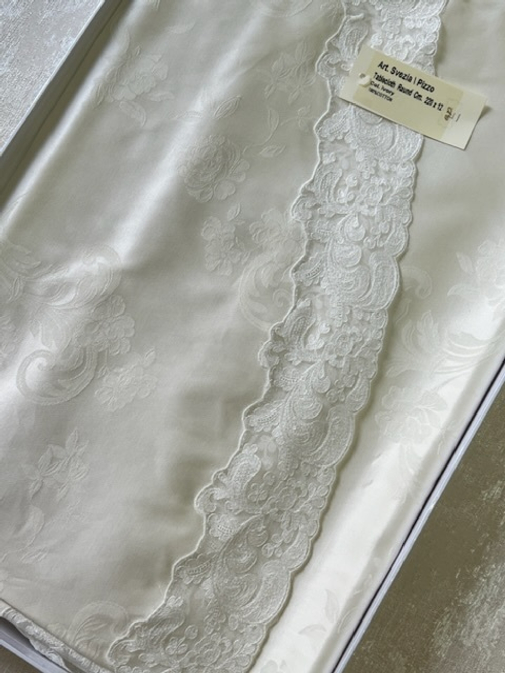 Скатерть 220 и 12 салфеток Palombella Svezia Pizzo-3 сливочные