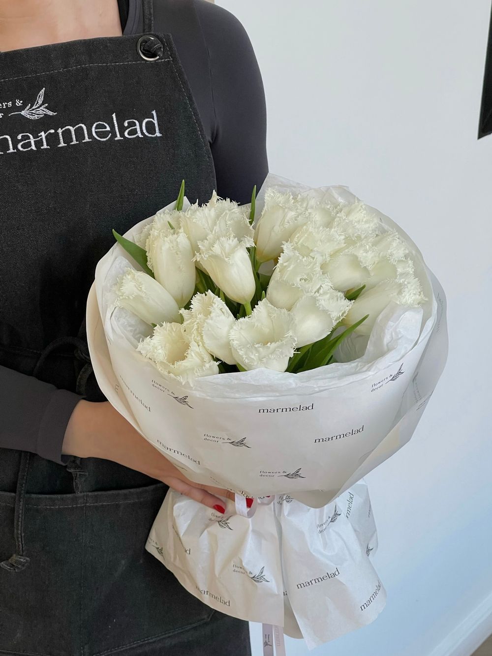 Букет из 15 махровых тюльпанов белого цвета