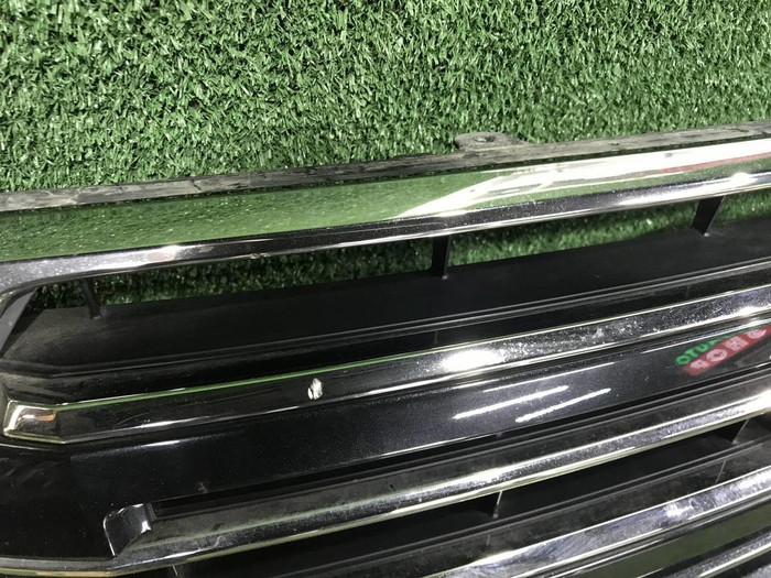 Решетка радиатора Toyota Land Cruiser 200 (2015-2021)