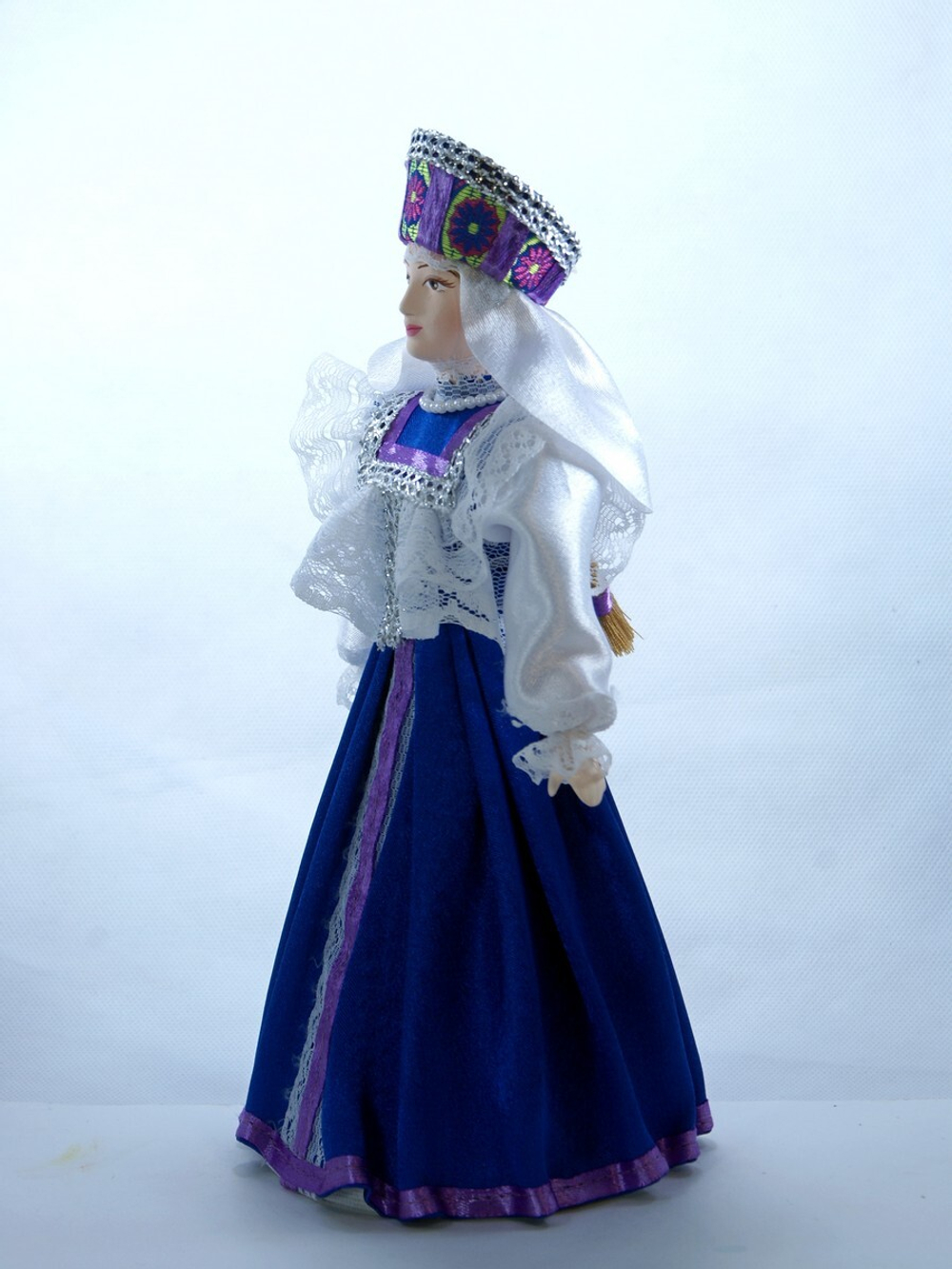 Кукла коллекционная в Свадебном женском костюме.