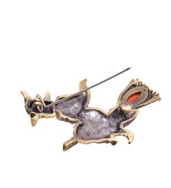 AM-3415 Брошь «Баба Яга в молодости» (латунь, янтарь)