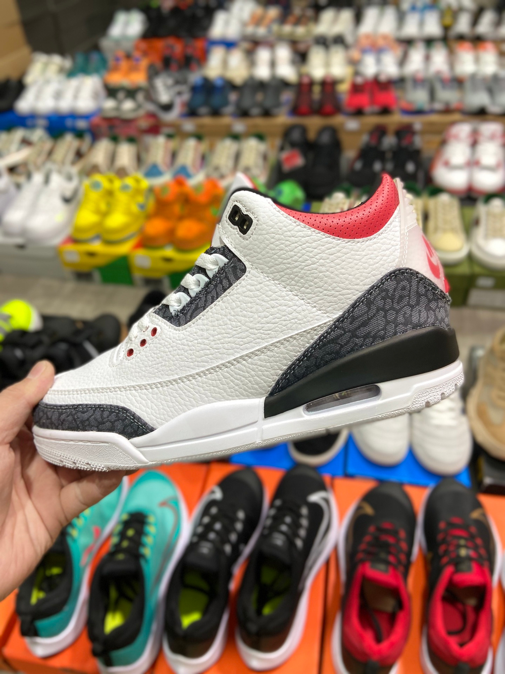 Купить баскетбольные кроссовки Air Jordan 3