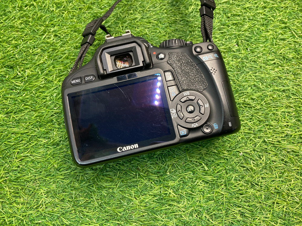 Canon 550D + 18-55mm 3.5-5.6 IS II 9.800 кадров
