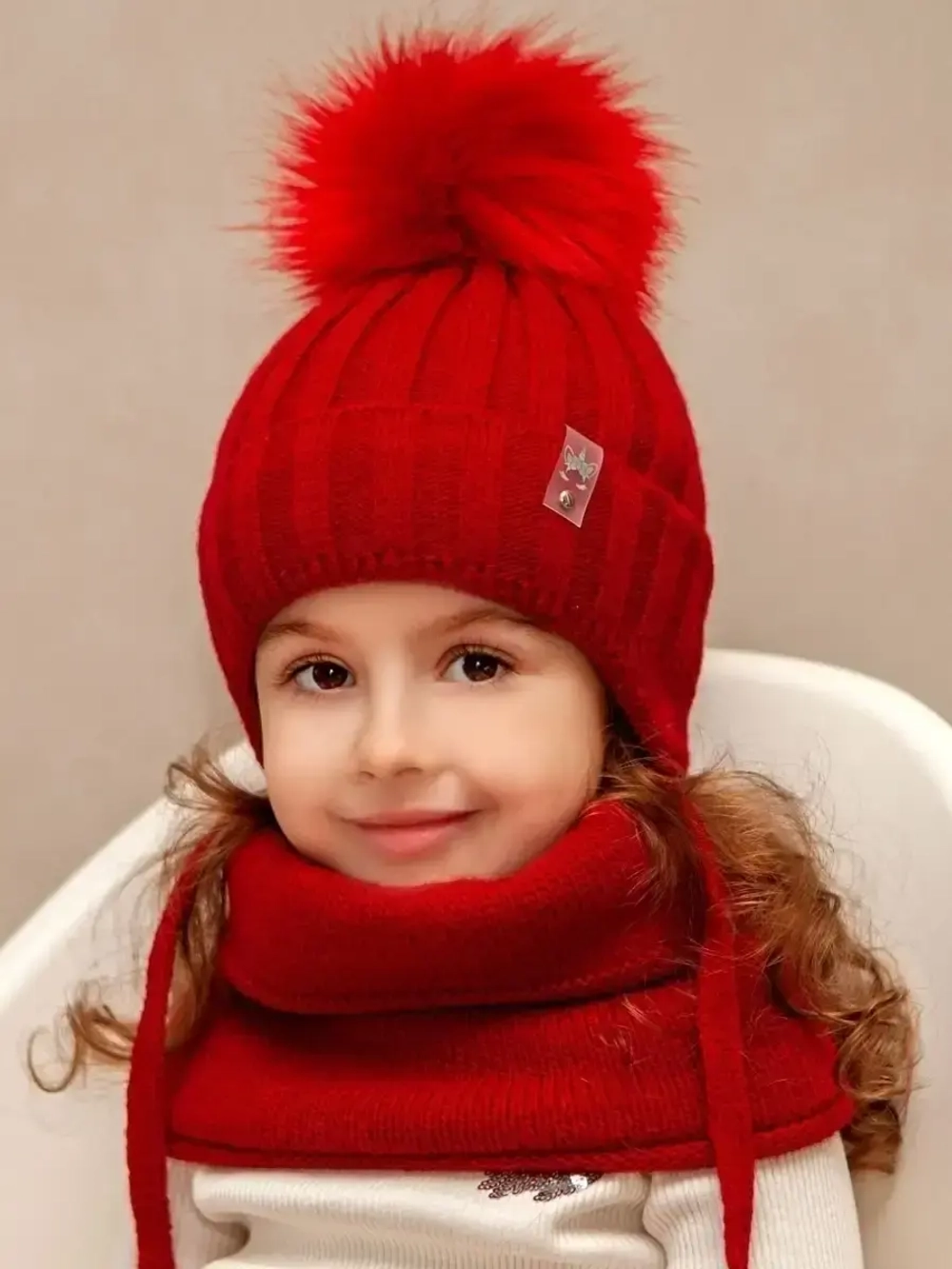 Шапка для девочки зимняя вязаная и снуд