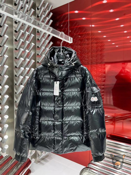 Пуховик Moncler