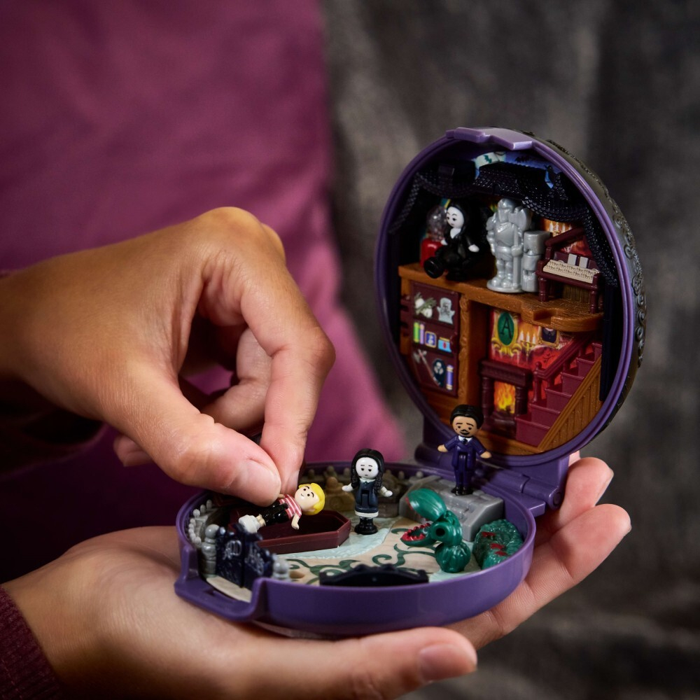 Polly Pocket - ADDAMS FAMILY Коллекционный компактный набор HXW25