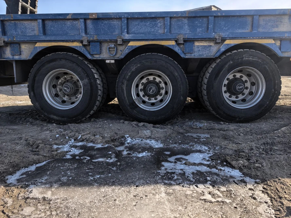 AMUR AMUR Полуприцеп тяжеловоз 3 оси LYR9606TDP (Не раздвижной)