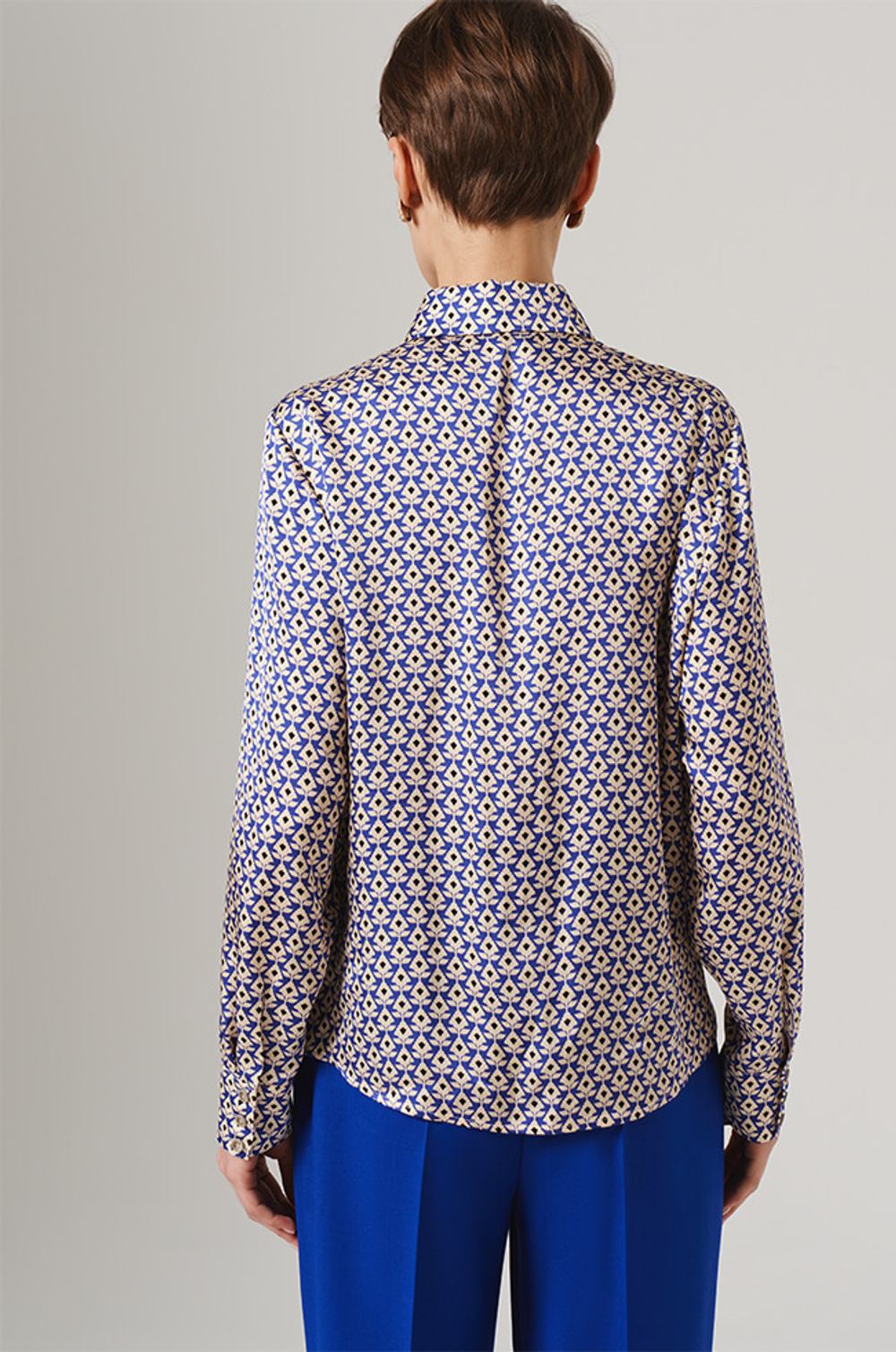 23145 Блузка женская (бежево-васильковый принт)