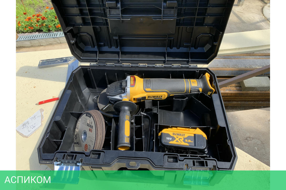 Угловая шлифмашина DeWalt DCG405NT
