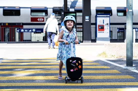 Чемокат Micro Luggage Junior LED морозный голубой с наклейками, лимитированная коллекция