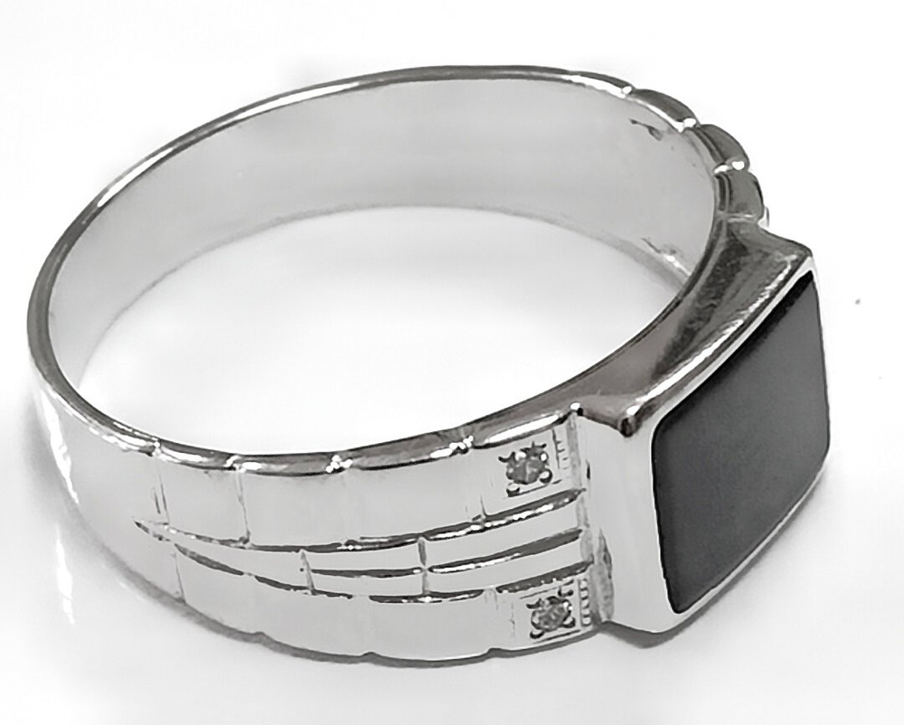 Ювелирное кольцо из серебра