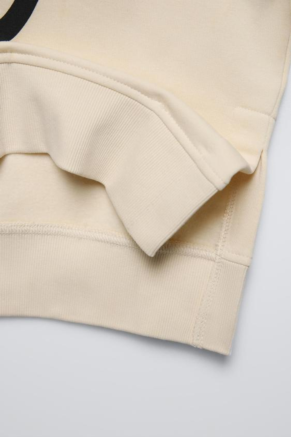 ZARA КОМПЛЕКТ ИЗ ТОЛСТОВКИ И ЛЕГИНСОВ В РУБЧИК С НАДПИСЬЮ, ЭКРЮ