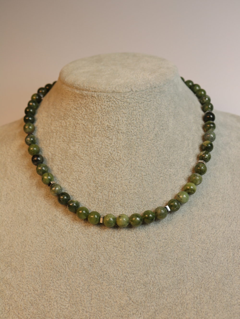 Чокер из нефрита «Зелёный Код»