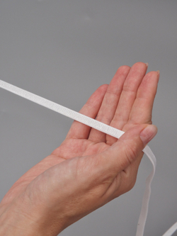 Резинка бретелечная холодная белая глянцевая ширина 6 мм