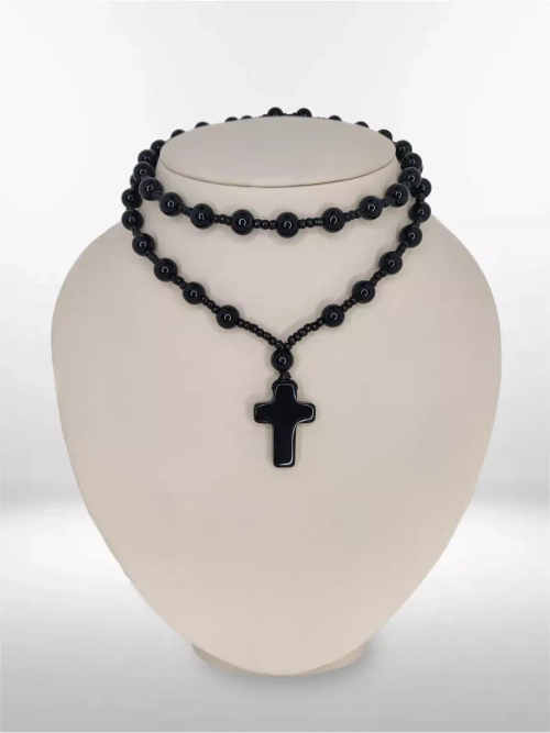 Длинные бусы на шею с крестом из черного агата (имитация)