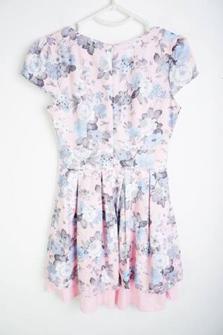 Платье Ви Текс приятной расцветки, визуально на 42/44 размер