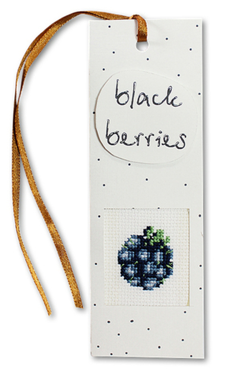 Набор для изготовления закладки с вышитым элементом "Black Berries", 5,5 х 15 см (10013160/060519/01
