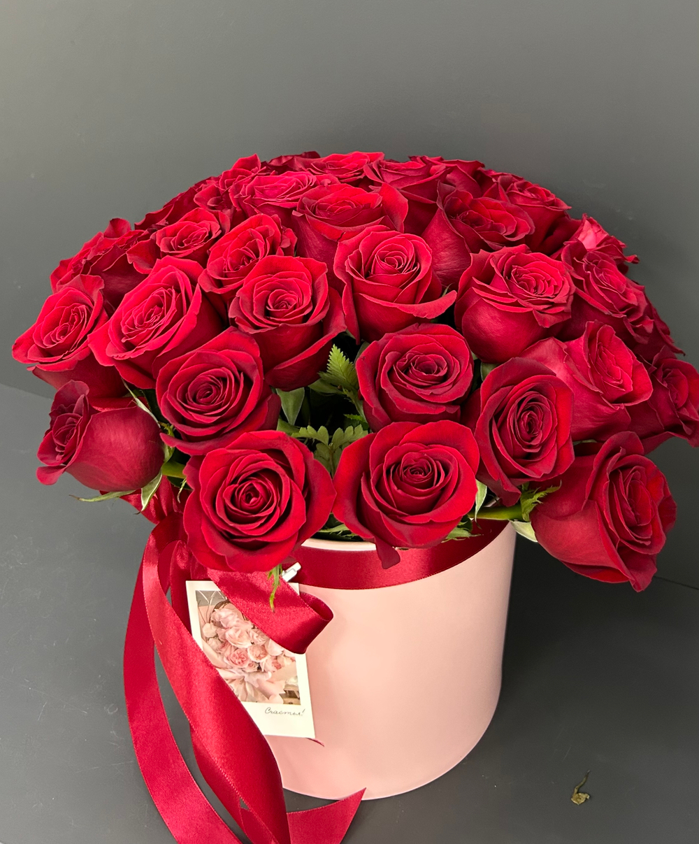37 роз в коробке