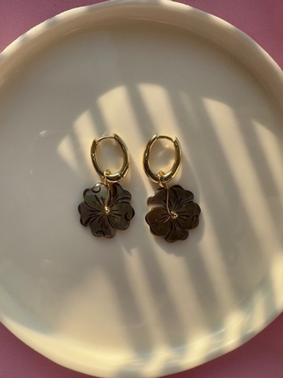 Серьги Цветы из черного перламутра