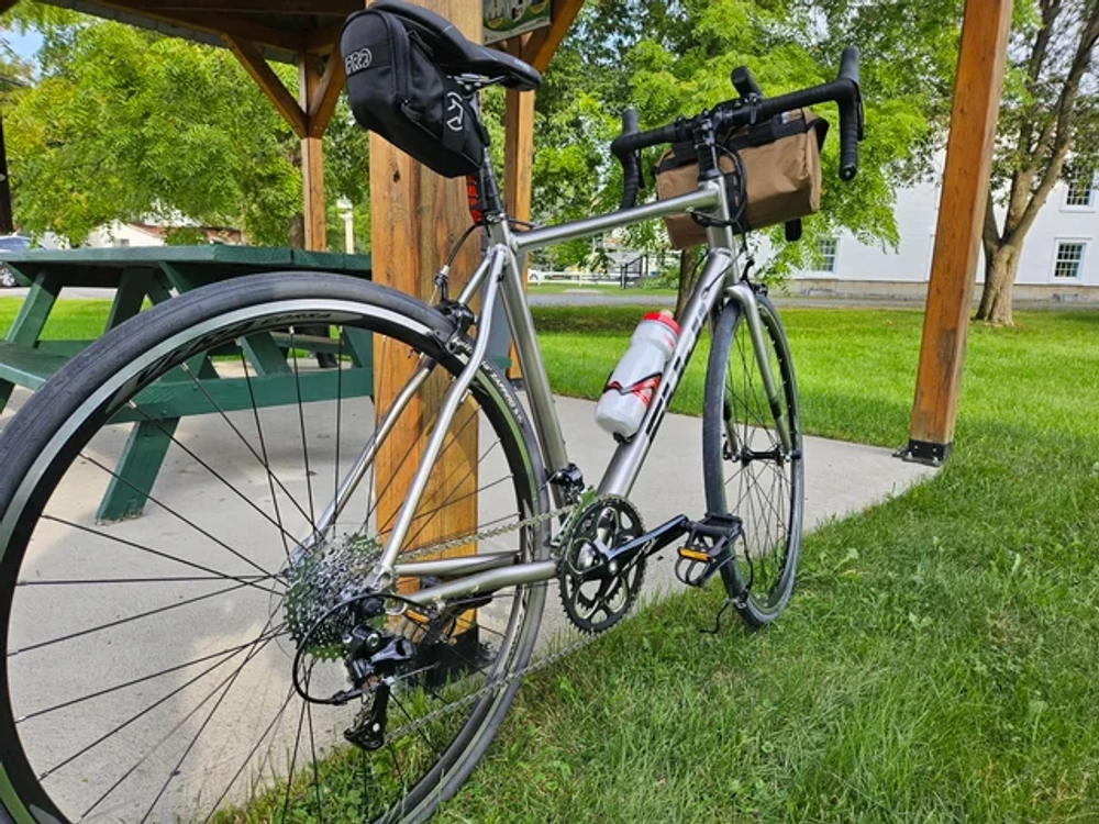 Велосипед Fuji 2023 ROAD мод. SPORTIF 2.1 A2-SL р. 52 цвет серебряный