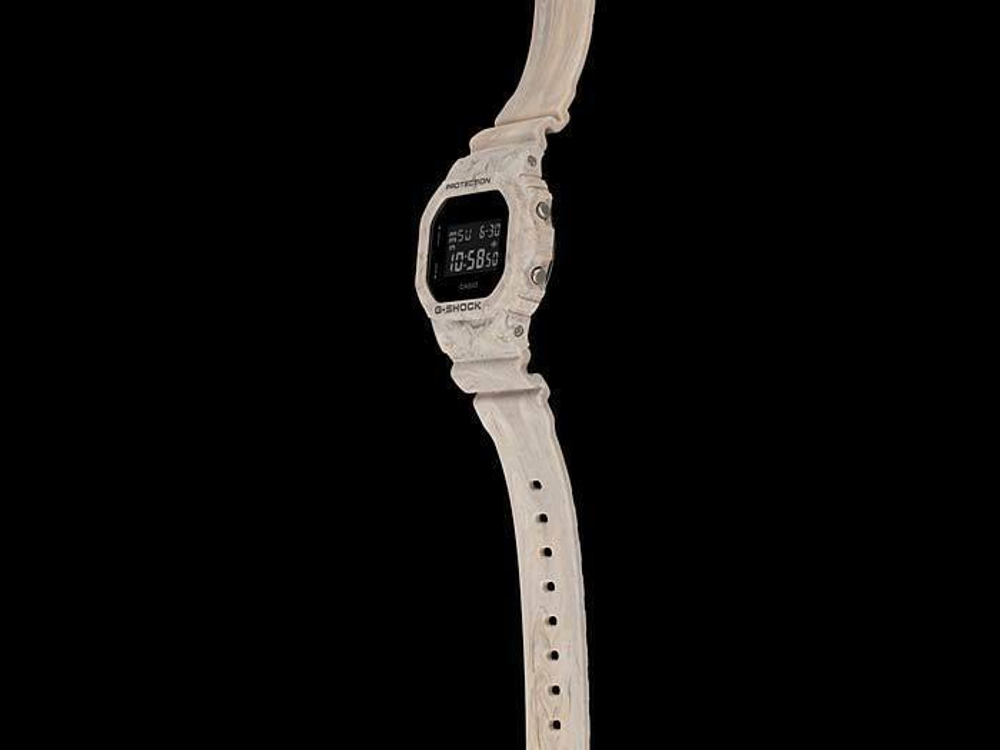 Японские наручные часы Casio G-SHOCK DW-5600WM-5ER с хронографом