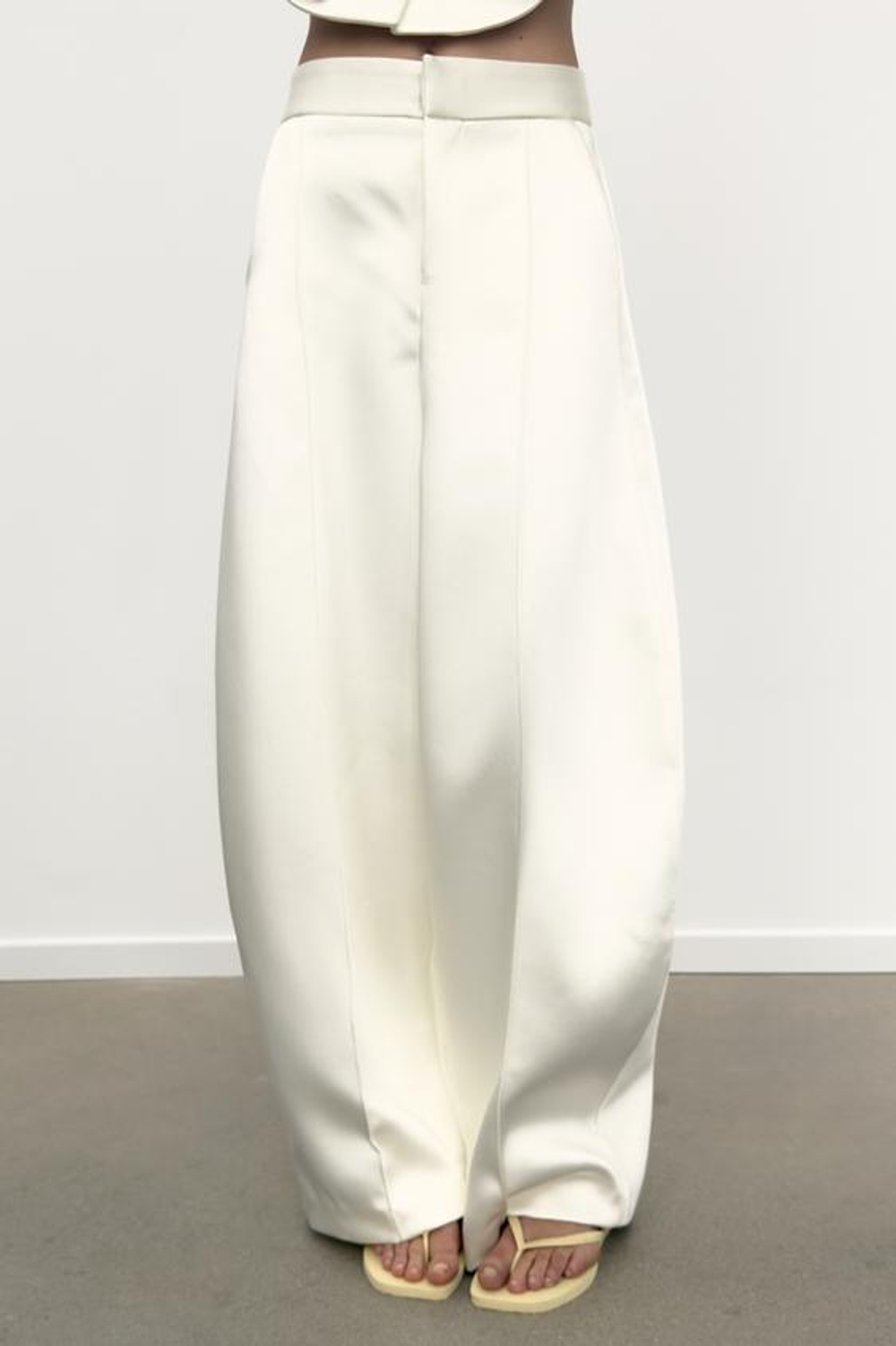 ZARA АТЛАСНЫЕ БРЮКИ BALLOON, ЖЕЛТОВАТО-БЕЛЫЙ