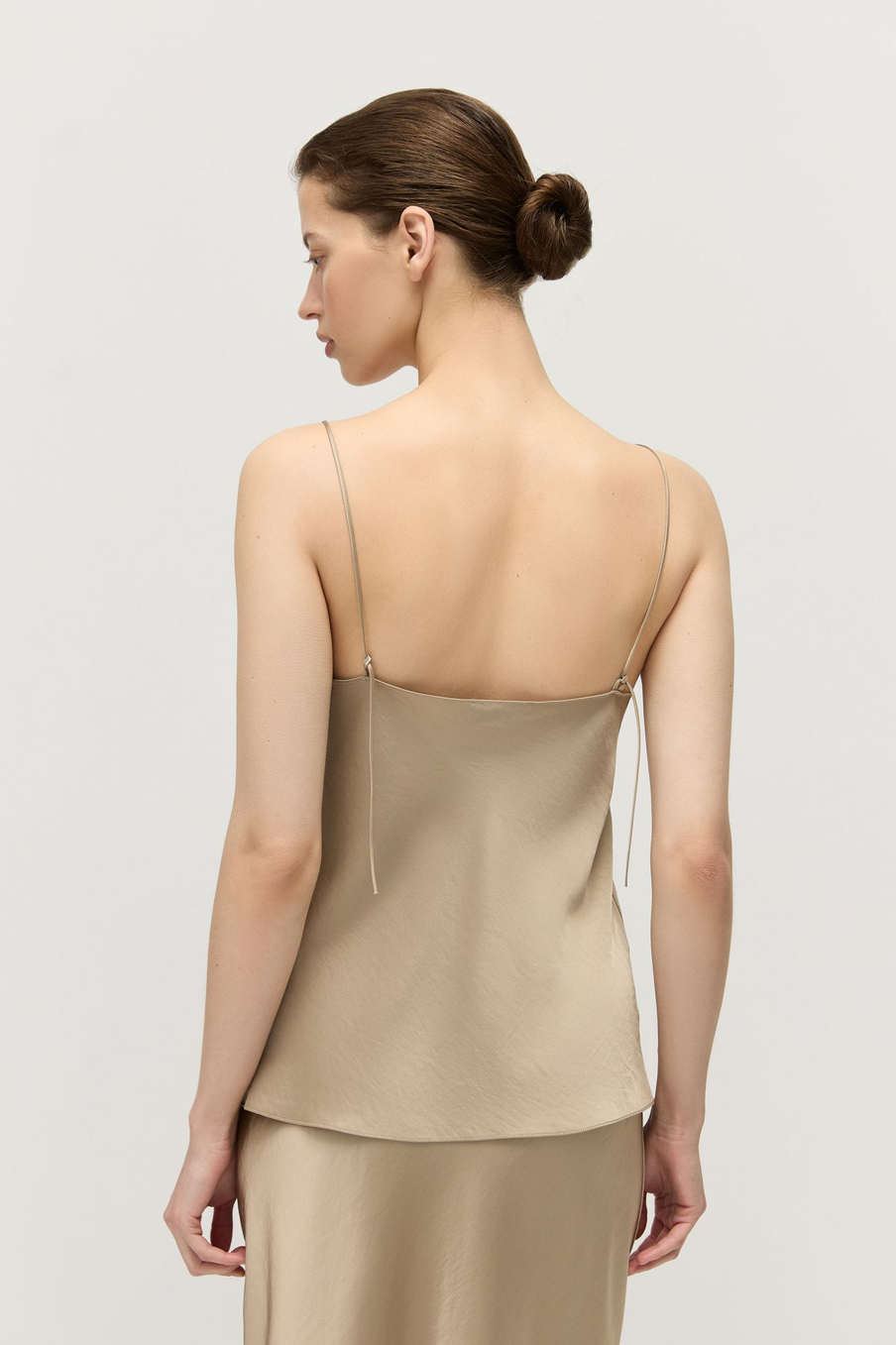 Топ на тонких бретелях