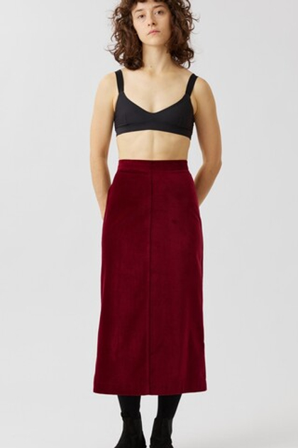 Юбка с разрезом из бордового бархата