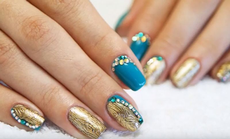 МК Тисненое золото с применением гель-лака Chrome Effect и фактурного геля