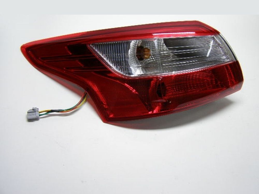 Фонарь задн. в сб. Ford Focus III лев. наруж. /седан/ (COMPONENT)