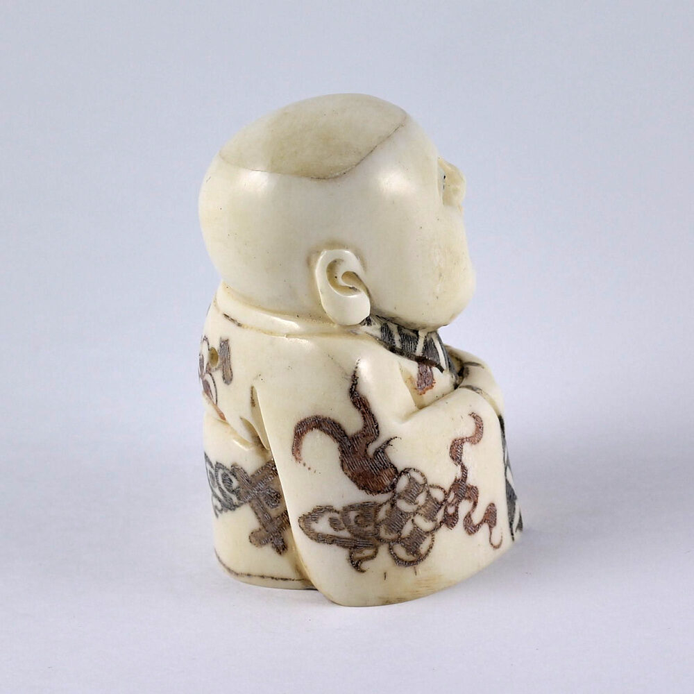 Нэцкэ Мальчик Карако в кимоно