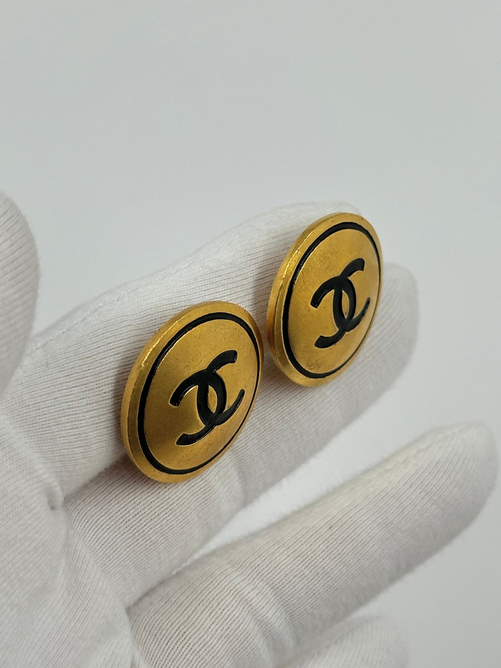 Клипсы с логотипом Chanel