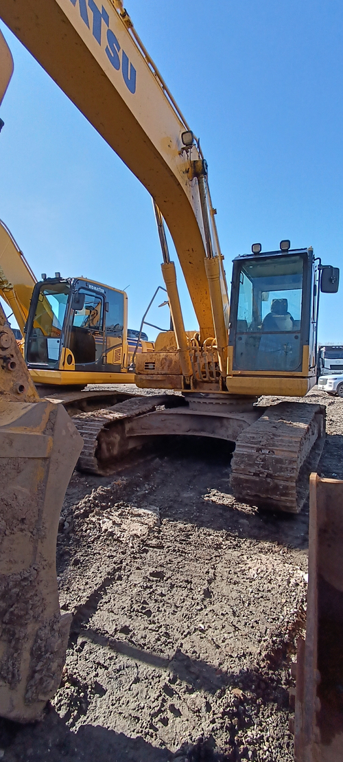KOMATSU PC 220 Экскаватор PC 220-8M0 (Дизельный, 6,7 л, 167 л.с., АТ)
