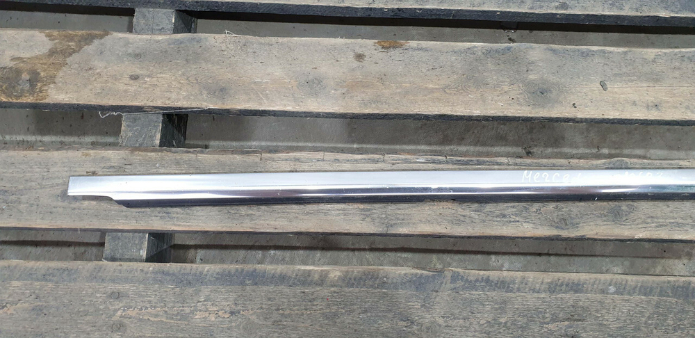 Молдинг двери задней левой Mercedes E (W213) 16-нв Б/У Оригинал A2137300124