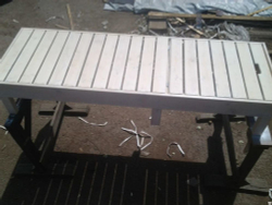 Белый деревянный шезлонг из лиственницы 200х65 см