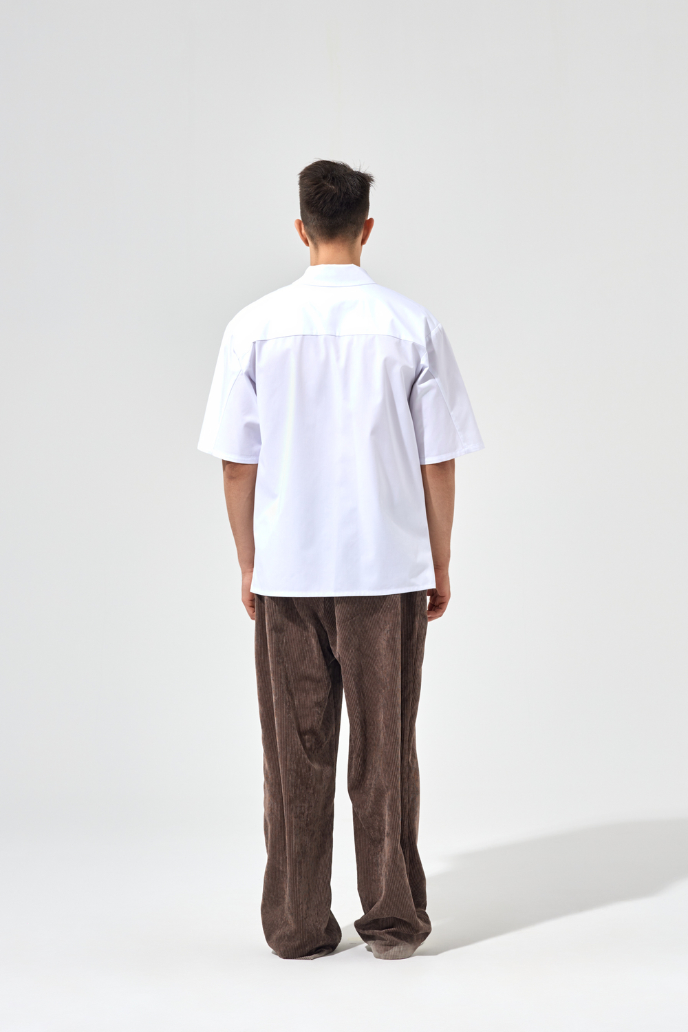 Рубашка унисекс с отложным воротником белая, короткий рукав