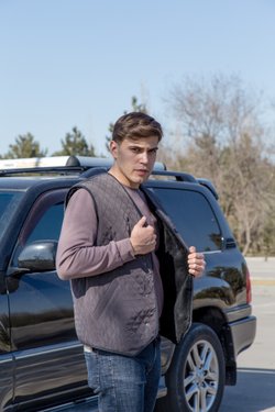 Утепленный мужской жилет из овчины