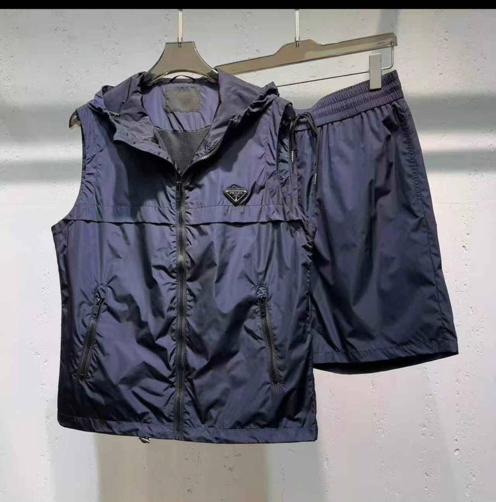 Прогулочный костюм Prada