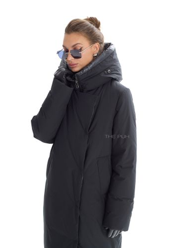 Длинный пуховик черного цвета с поясом