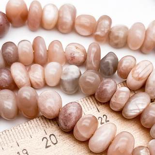 Солнечный камень фриформ бусины, размер около 6-9 мм, цена за отрезок 19 см (1/2 нити)