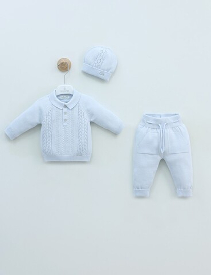 джемпер поло с брюками и шапочкой