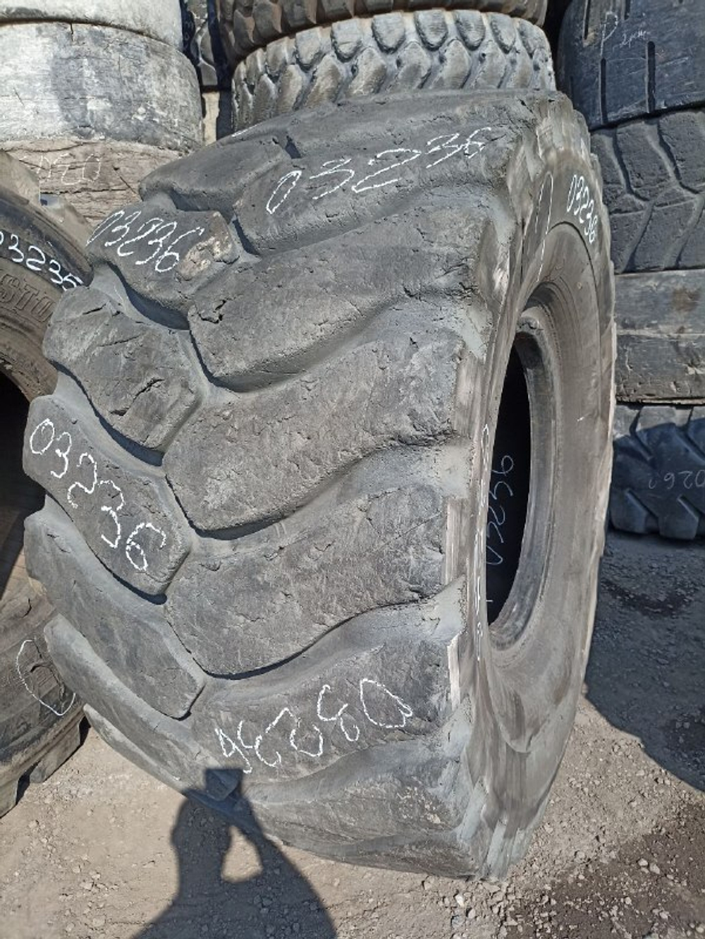 35/65R33 Michelin XLDD2 шина б/у